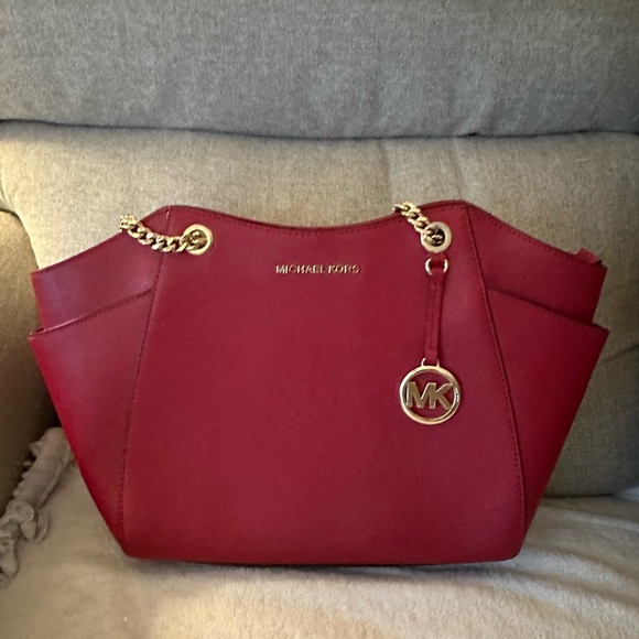 Michael Kors Purse RED.
Beautiful condition. 
Used maybe 3 times - Picture 3 of 11